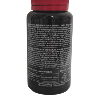 Etiqueta trasera del suplemento HyperNAD+ con información nutricional, ingredientes y modo de uso.